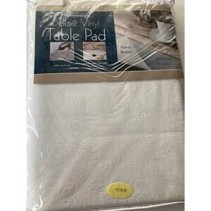 Heavy Weight Deluxe Vinyl Table Pad 70” Round